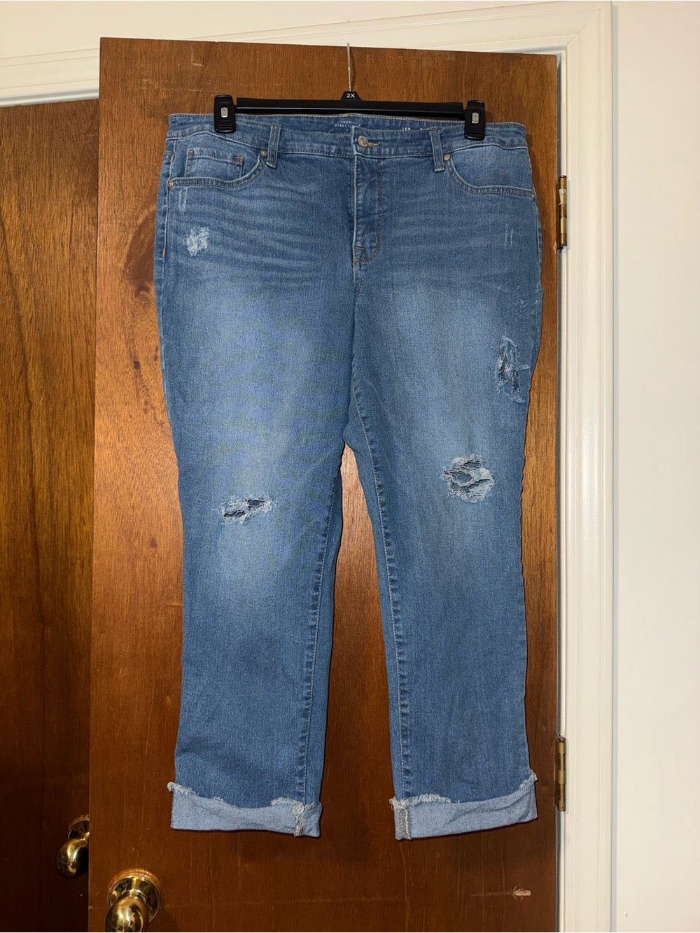 🐠 NEW DIRECTIONS Distressed Mid-Wash Women’s Jeans